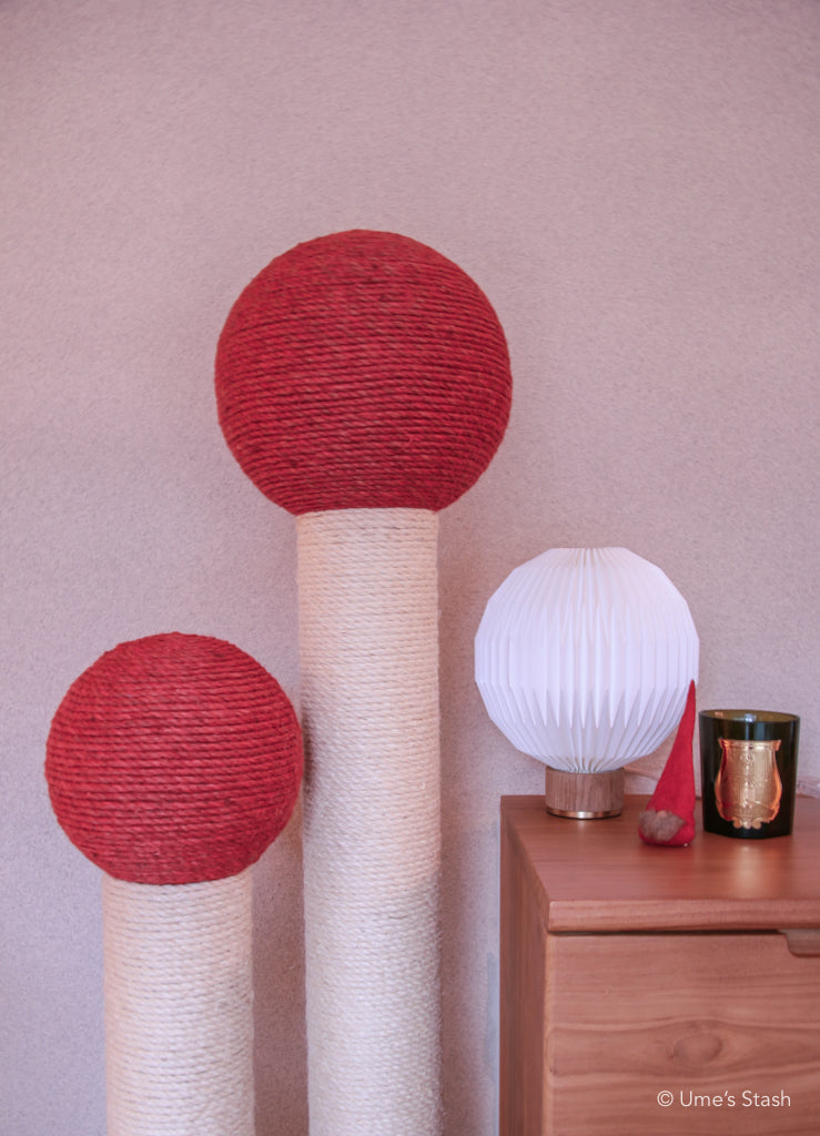 Great Maple scratching post (Autumn red) - Ume's Stash - Tall scratching post