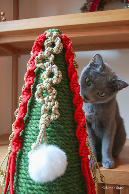 2025 Christmas Cedar scratching post - Ume's Stash