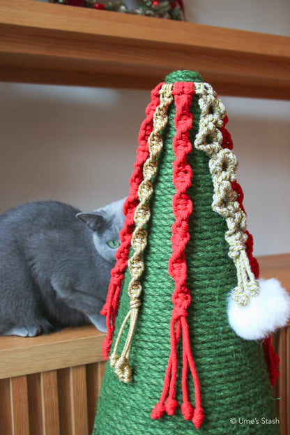 2025 Christmas Cedar scratching post - Ume's Stash