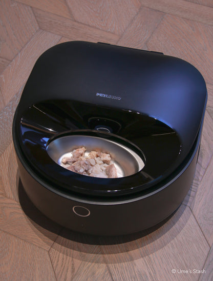 Polar wet food feeder