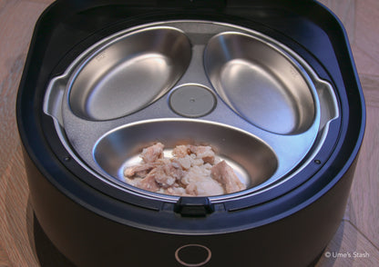 Polar wet food feeder