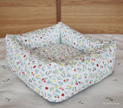 Toadstool cushion bed