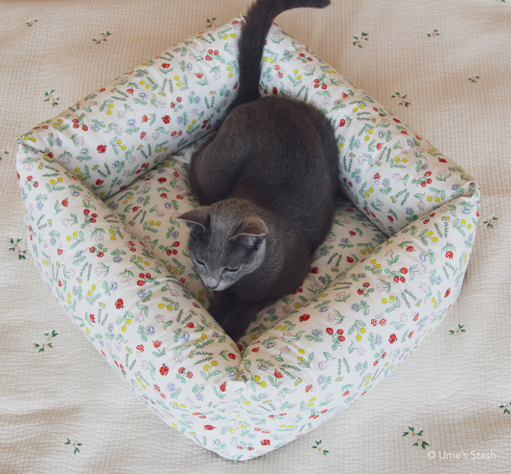 Toadstool cushion bed