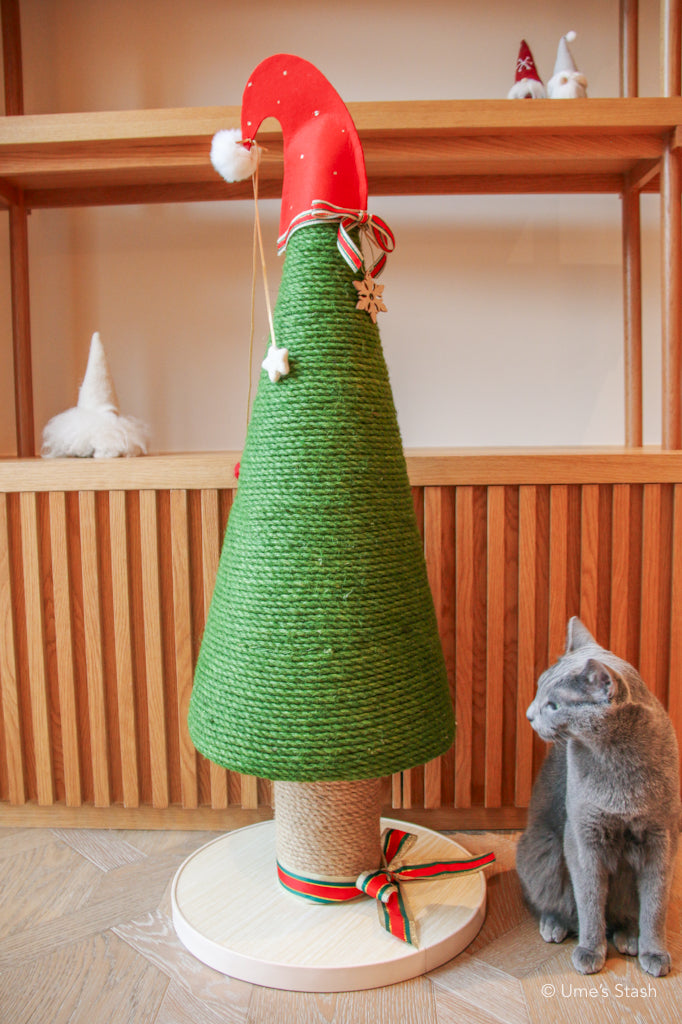 Christmas Cat Scratching post sturdy durable beautiful Ume s Stash